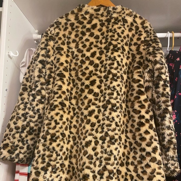 Leopard Print Faux Fur Coat - Picture 4 of 8